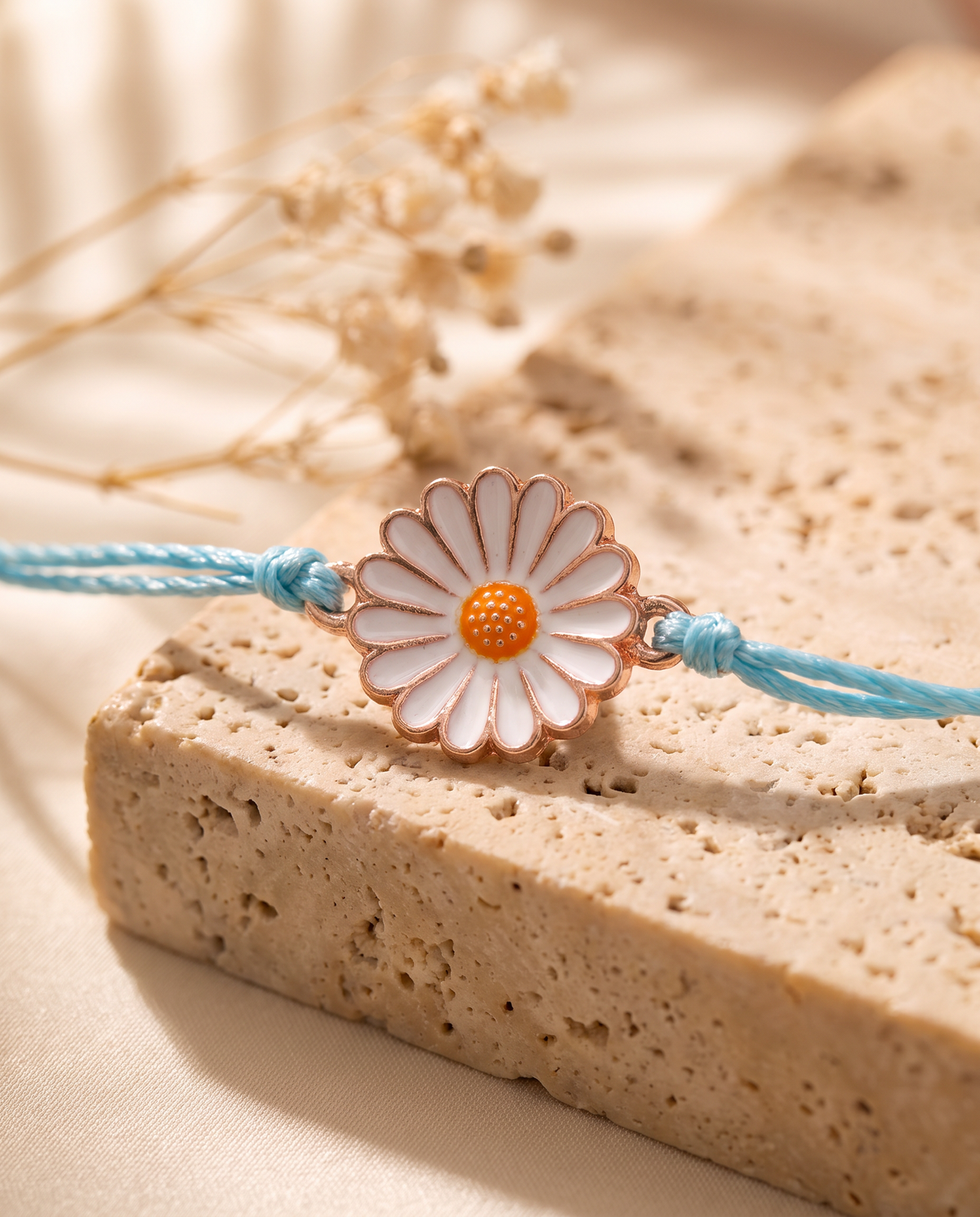 Chrysanthemum Lullaby white flower detail
