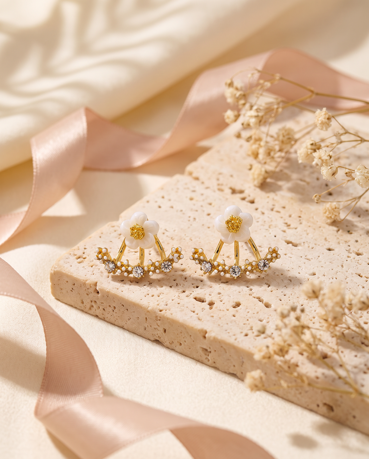 Daffodil Earrings in gold