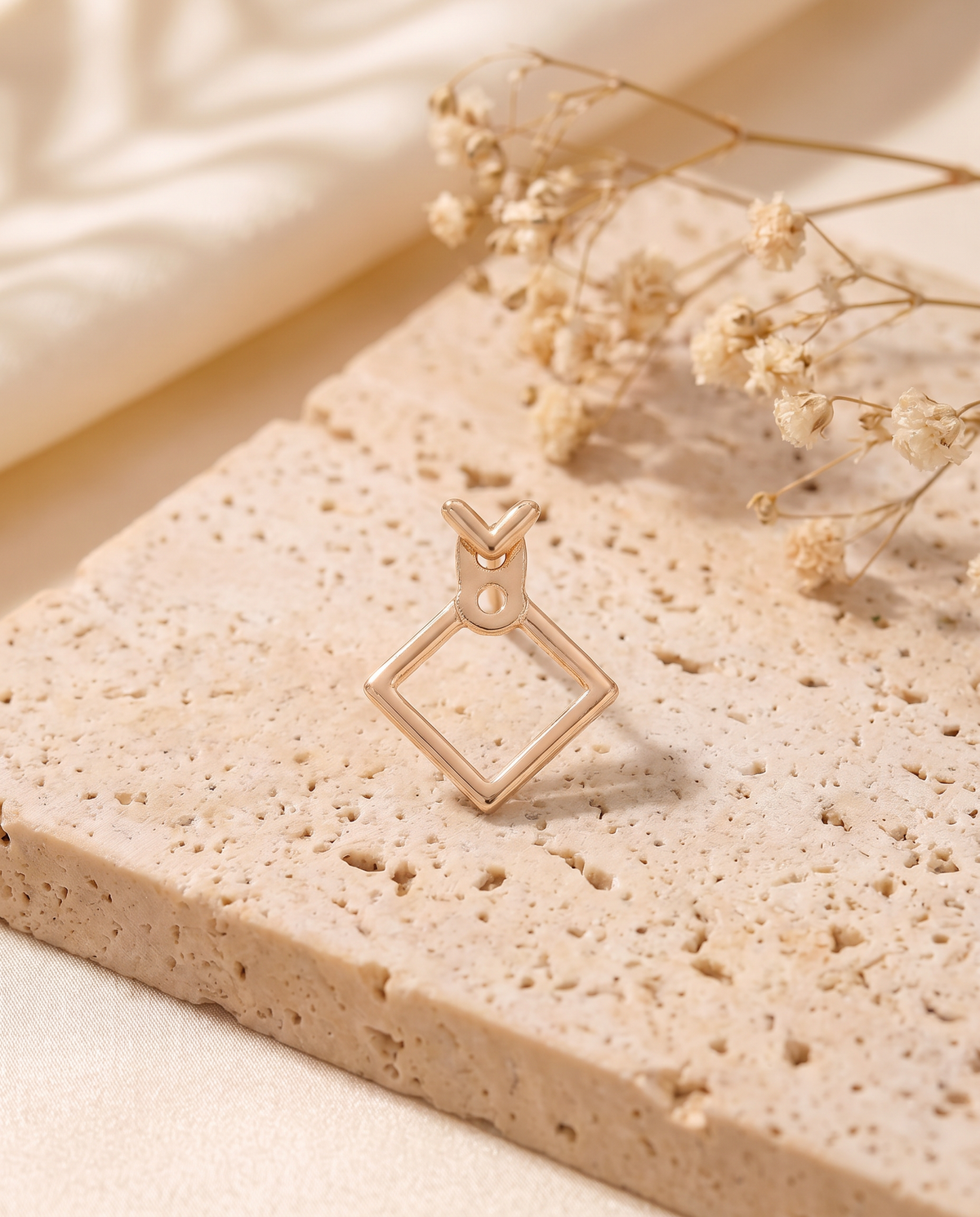 Rhea Earrings diamond detail